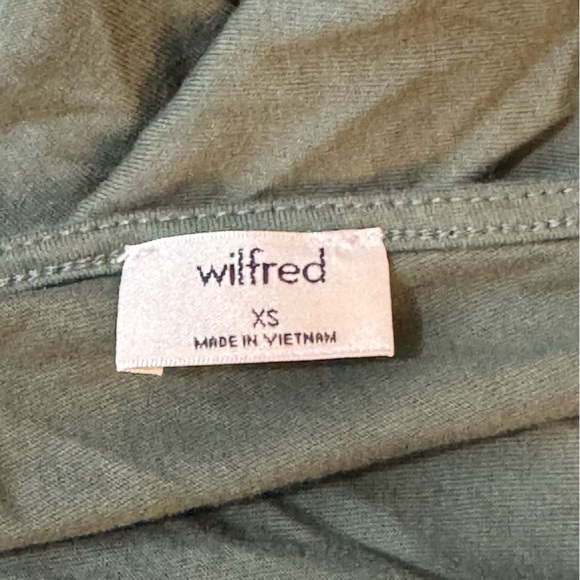 Wilfred Olive Tie-Front Crop Top
#1240 - Picture 4 of 5